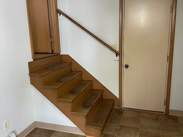 Mudroom from backyard/garage going into the kitchen.