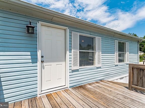 3rd image of 476 Sarah Anne Dr
