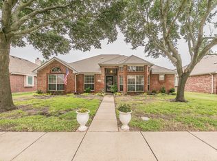 203 Morningstar Ln, Red Oak, TX 75154