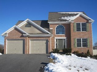 11 Creekwood Dr, Greencastle, PA 17225