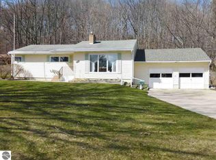 519 Leelanau Ave, Frankfort, MI 49635