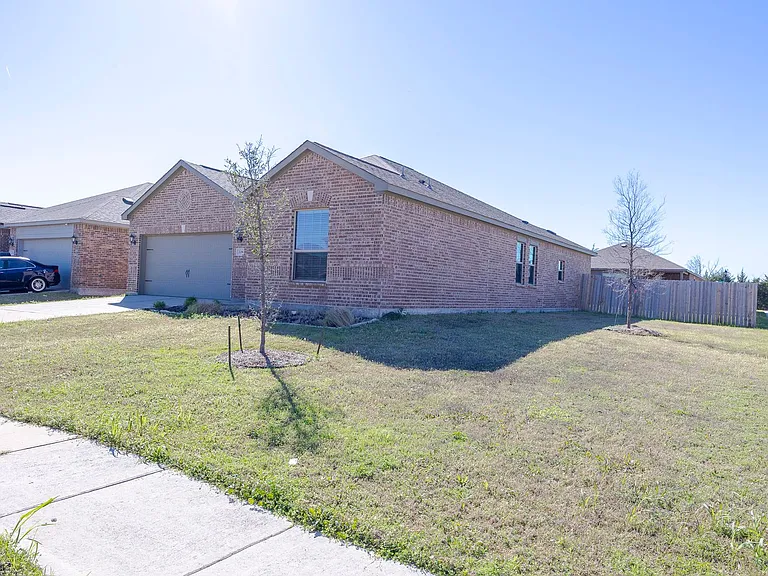 208 Harvey St — Photo 33