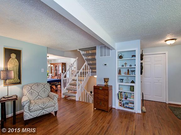 Lots of natural light throughout