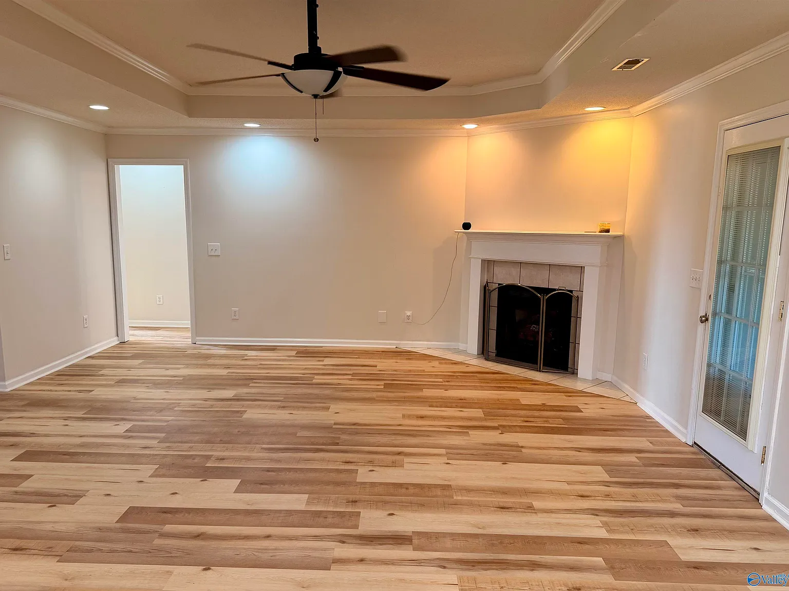 3 bed, 2.0 bath, 1265 sqft, $1,595 — Photo 4