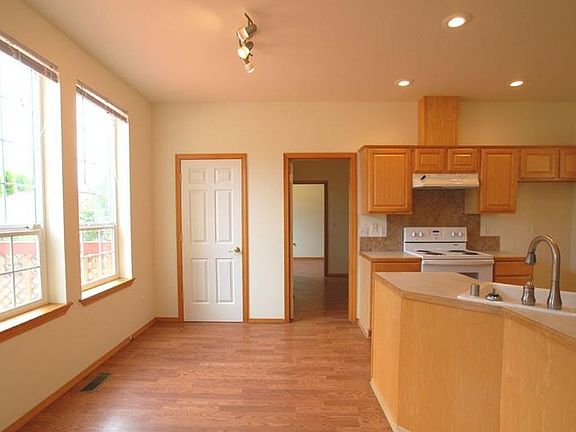 5th image of 2202 20th Ave NE