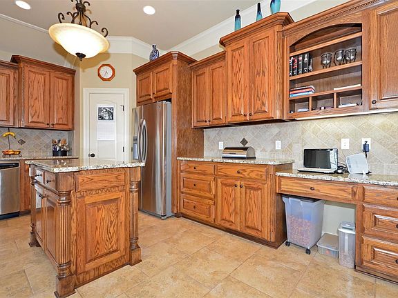 5th image of 611 Bitter Pecan Dr