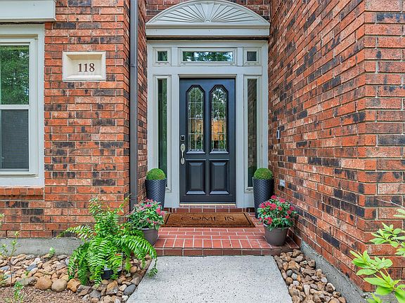 3rd image of 118 Quiet Oak Cir