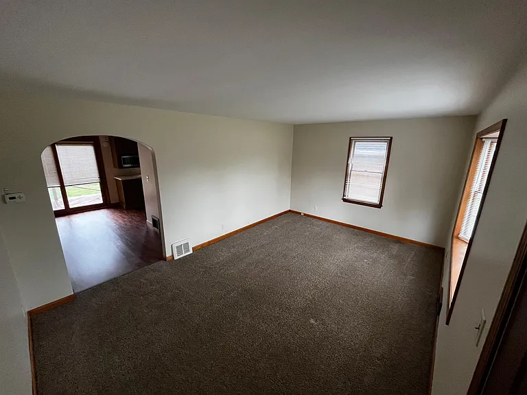 441 N Davis Rd — Photo 3