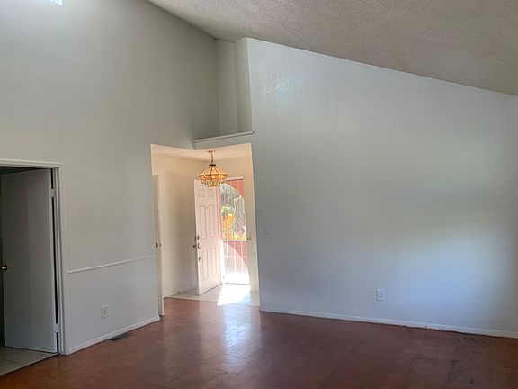 5th image of 721 Boundary St