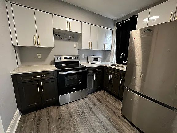 2nd image of 119 S Clark St #C