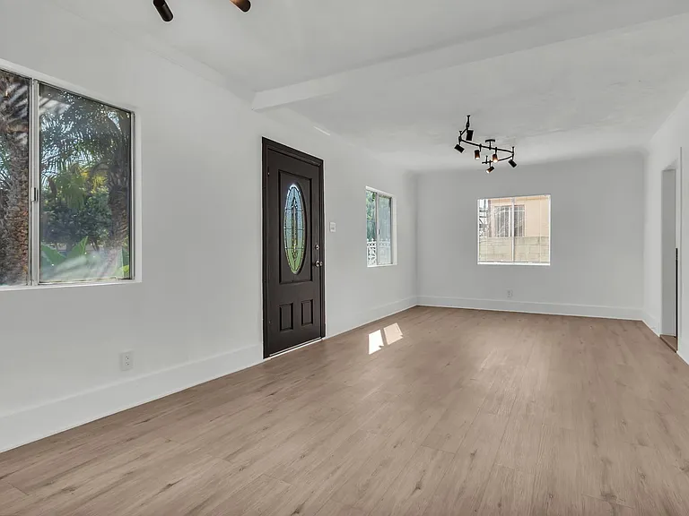 2819 Exposition Pl — Photo 8