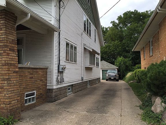 3rd image of 1113 4th St NW