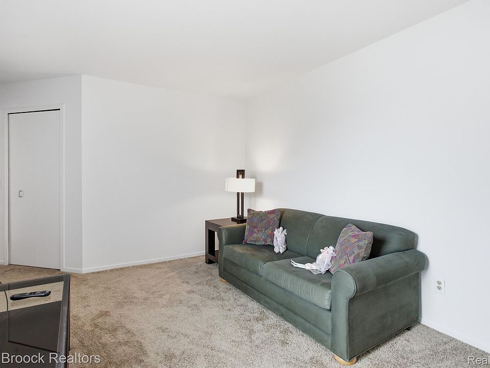 6580 Ridgefield Cir Apt 203, photo 27
