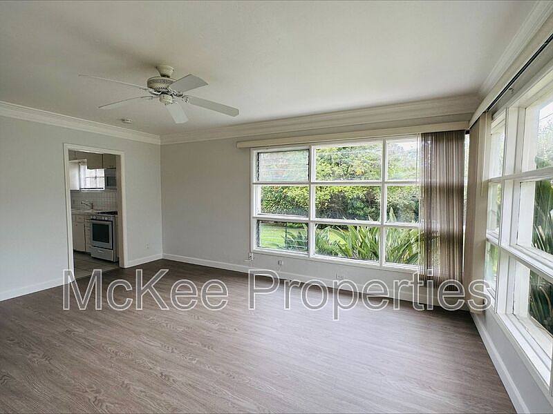 1st image of 907 Hayes Ave APT B