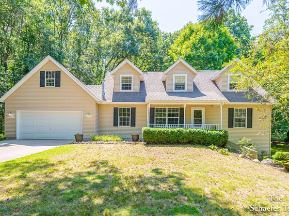 10895 Forest Valley Dr, Greenville, MI 48838