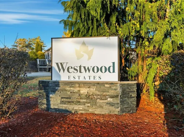 10 Lear Dr, Coventry, RI 02816