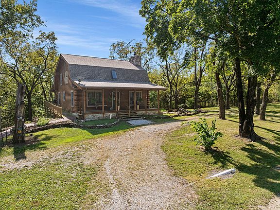 2nd image of 2341 Mueller Ln