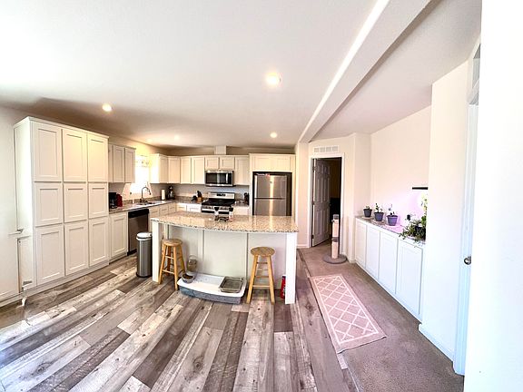 3rd image of 206 Sweetwater Dr