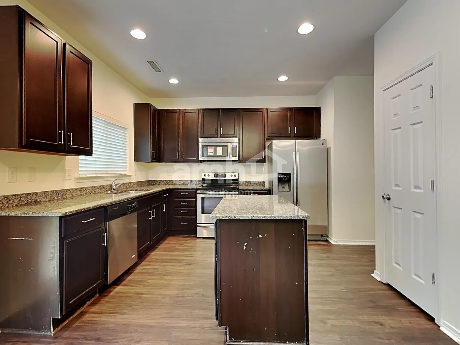 4 bed, 2.5 bath, 1881 sqft, $2,205 — Photo 4