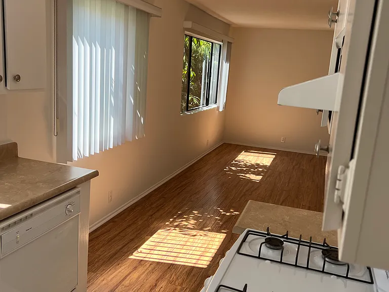 5-13508 Burbank Blvd — Photo 10