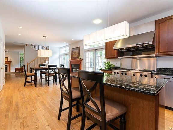 5th image of 23 Sunderland Ln