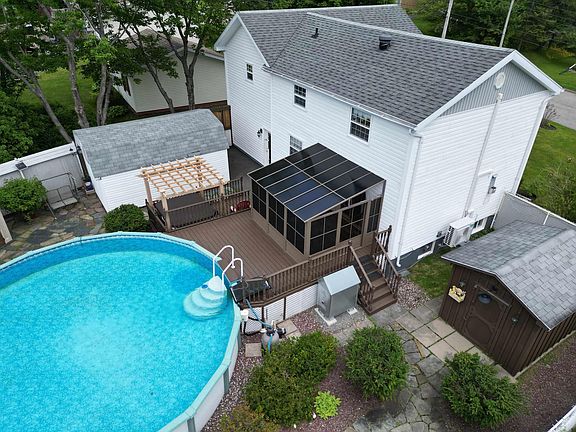 4th image of 80 Parkwood Dr
