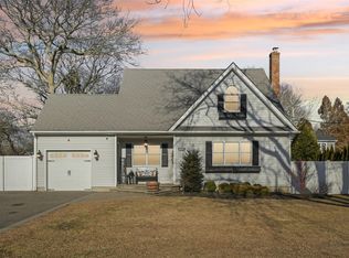 106 Bayview Ave, East Patchogue, NY 11772