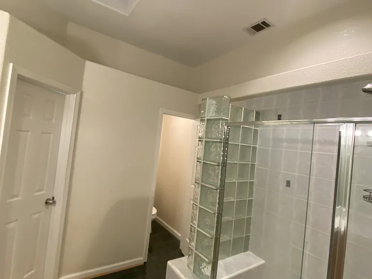 1806 Augusta Ln — Photo 9