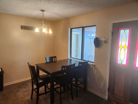 3rd image of 922 Breezewood Cir