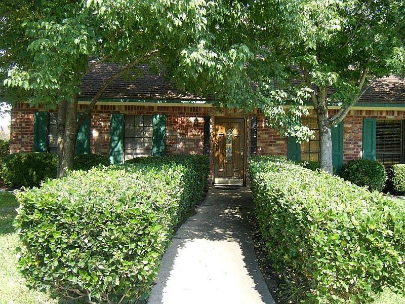 1st image of 19518 Oak Briar Dr
