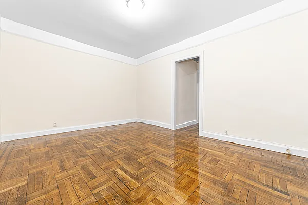 Rented by MNS | media 10