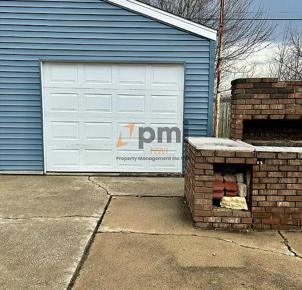2925 Silverbrook Ave — Photo 15