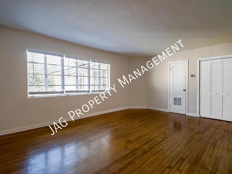 2761 Saint Johns Ave #7 — Photo 8
