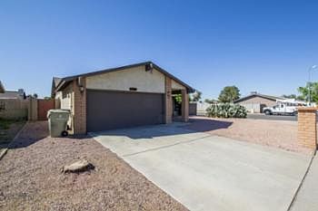 3rd image of 5655 W Sunnyside Dr