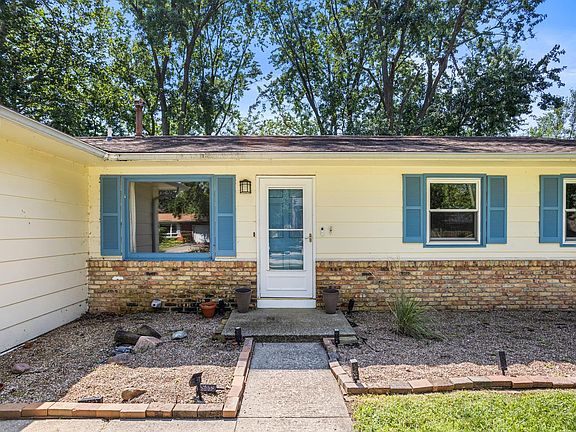 3rd image of 2305 Glenoak Dr