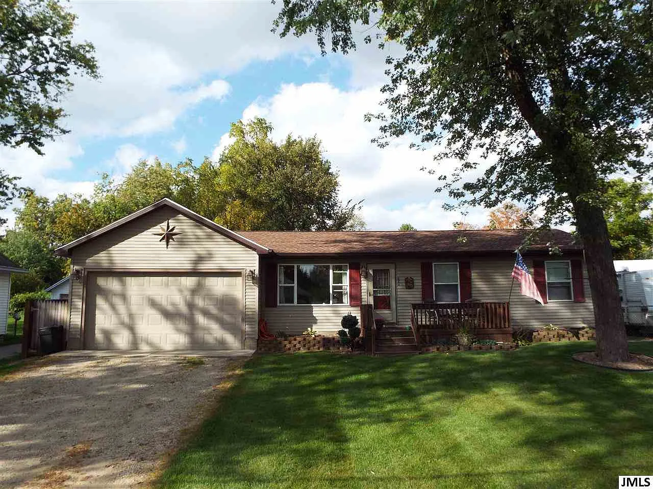 820 Justin Ave photo 1