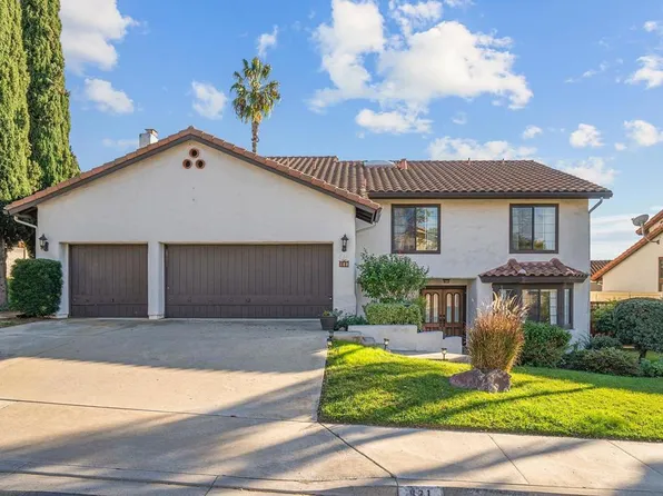 831 Inspiration Ln, Escondido, CA 92025