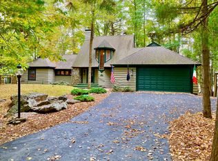 30 Ledge Dr, Lakeville, PA 18438