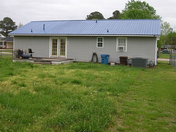 2nd image of 107 Pine St