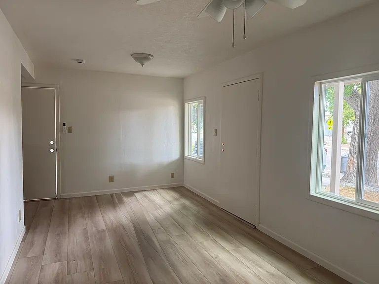 302 Brown St — Photo 3