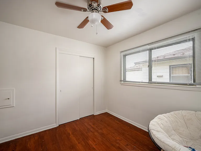 9403 W Capitol Dr — Photo 9