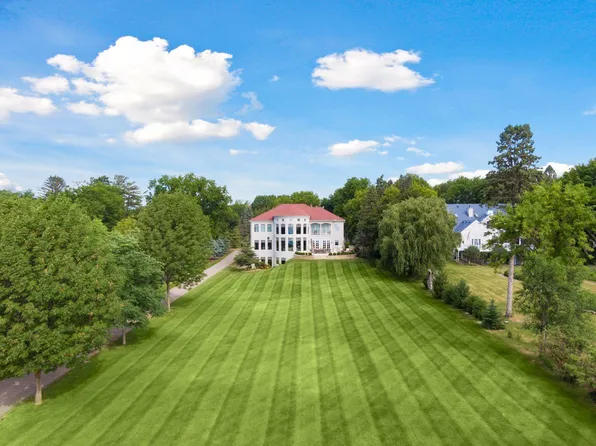 1860 Shoreline Dr, Wayzata, MN 55391