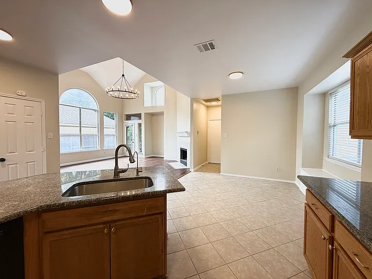 1534 Broadmoor Dr — Photo 9