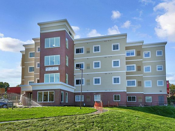 3rd image of 1040 Como Ave SE
