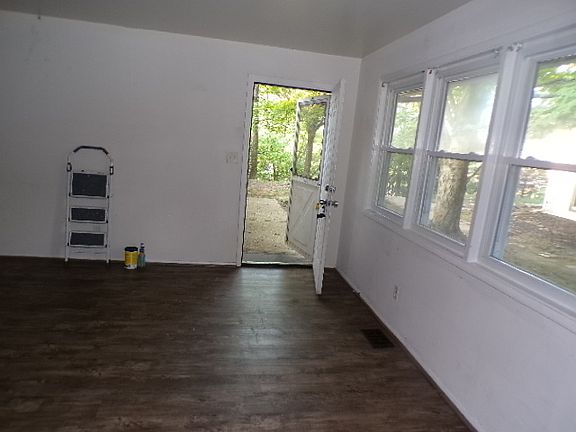 2nd image of 1332 Bluff Ave