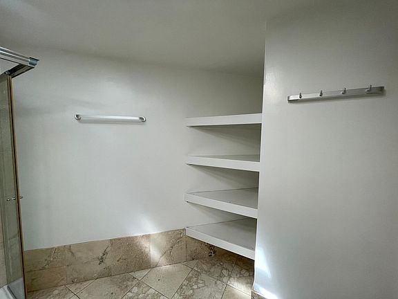 5th image of 822 Euclid St