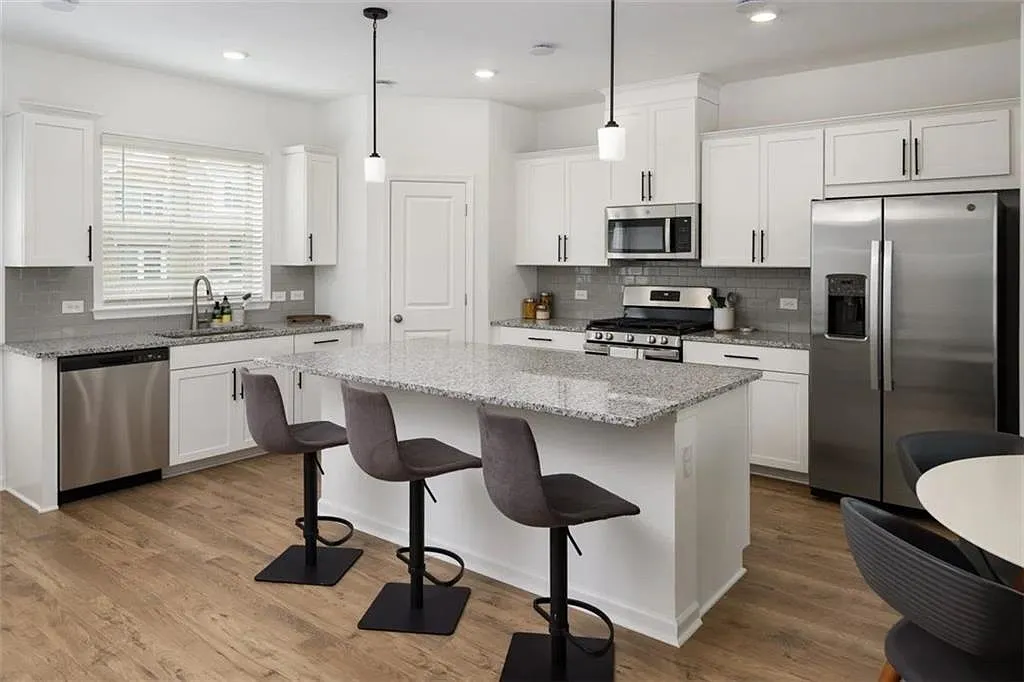 3 bed, 3.5 bath, 2000 sqft, $2,445 — Photo 3