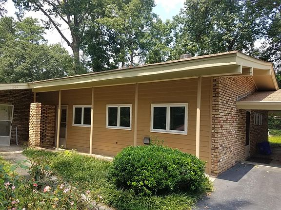3rd image of 1086 Lynmoor Dr NE