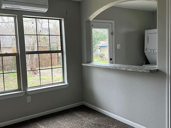 5th image of 405 W James Ave