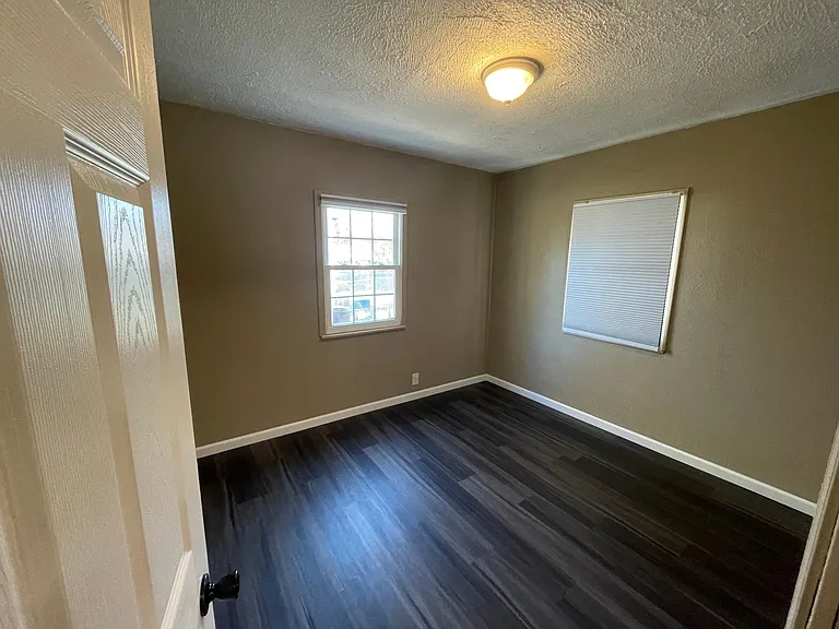 2322 Hosmer St — Photo 7